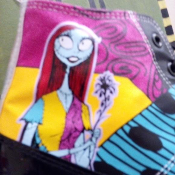 Colorful  High-Top Sneakers - Picture 2 of 9